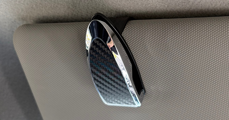 ランドクルーザー70に装着したサングラスクリップ