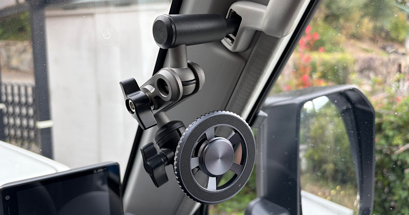 ランドクルーザー70に装着したスマホホルダー